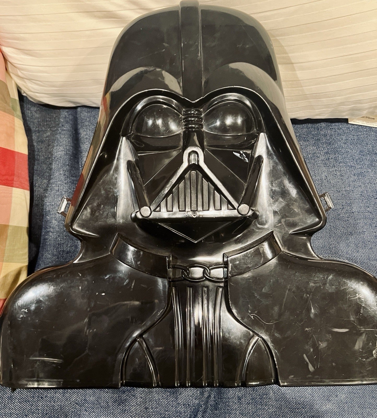 Vintage Kenner Star Wars action figures lot with Vader Case